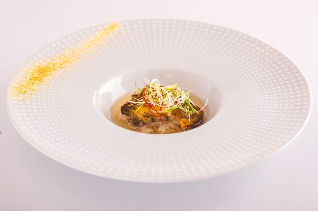 4. 蝦夷鮑のポワレ
～きの子の炊き込みご飯と共に～