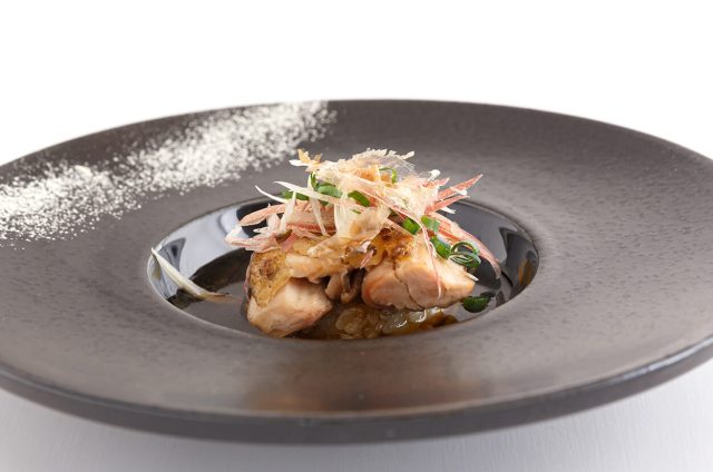 3. 錦爽鶏の炭火焼き
～椎茸香るあんと冬瓜～