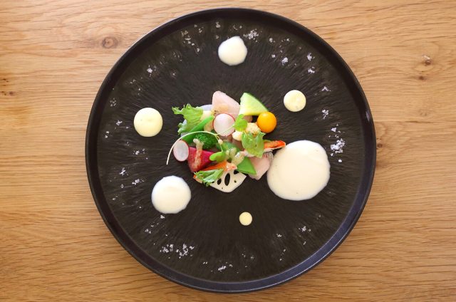 2. 鰤のマリネ・鰆の瞬間燻製・蟹の炙り
～カリフラワーソースとレモンドレッシング～