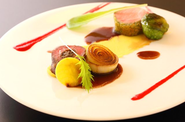 7. 松阪牛と山﨑豚のバロティ—ヌ
～赤ワインソースとインカの目覚めのピューレ～